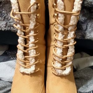Camel booties